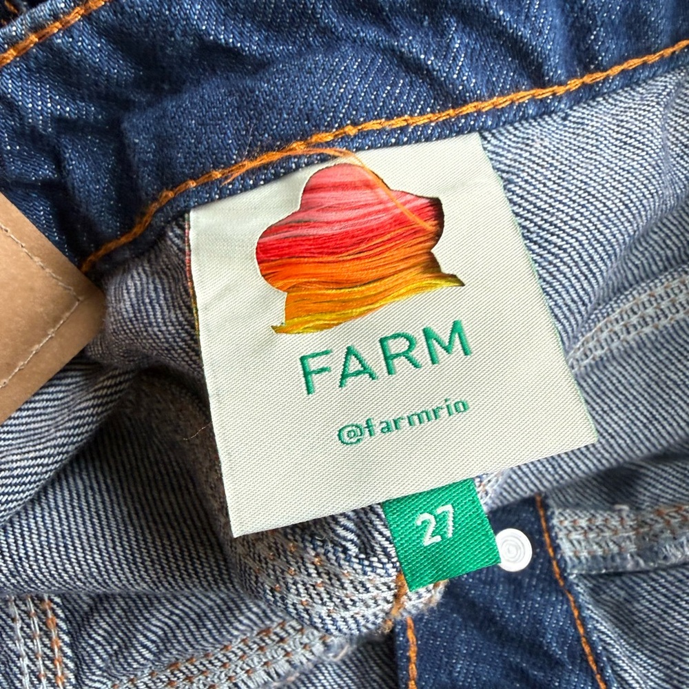 Farm Rio Dark wash denim mini skirt with button-up front and pockets. Size: 27’ - Picture 6 of 9